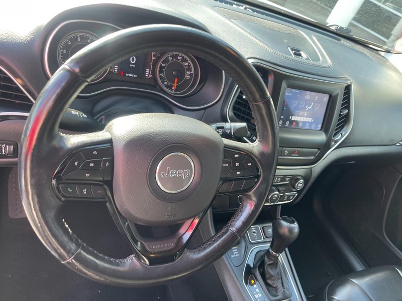 Jeep Cherokee Vehicle Image 17