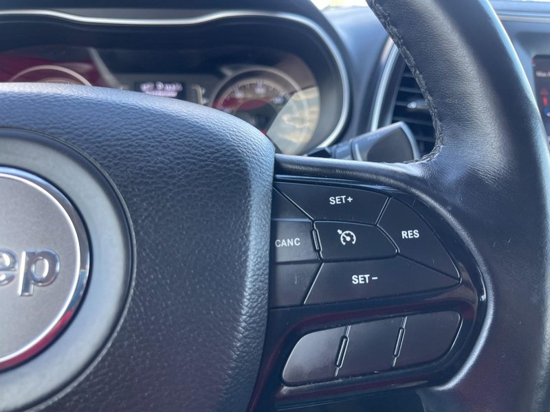 Jeep Cherokee Vehicle Image 19