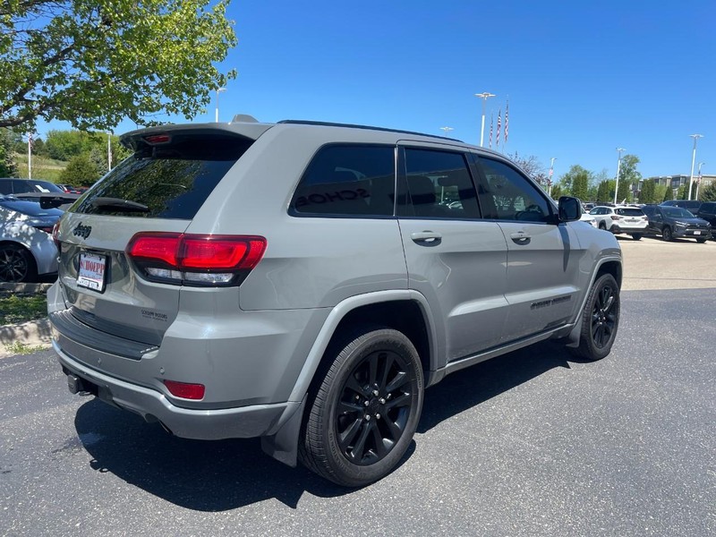 Jeep Grand Cherokee WK Vehicle Image 03