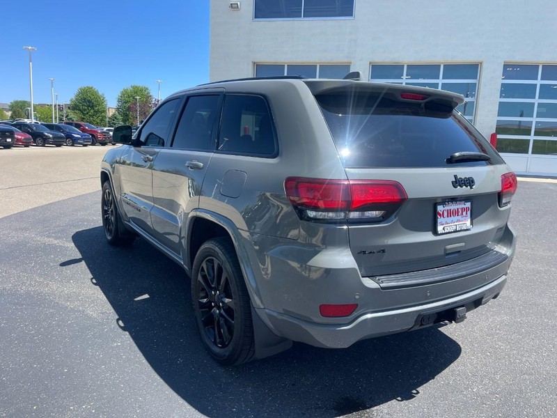 Jeep Grand Cherokee WK Vehicle Image 04