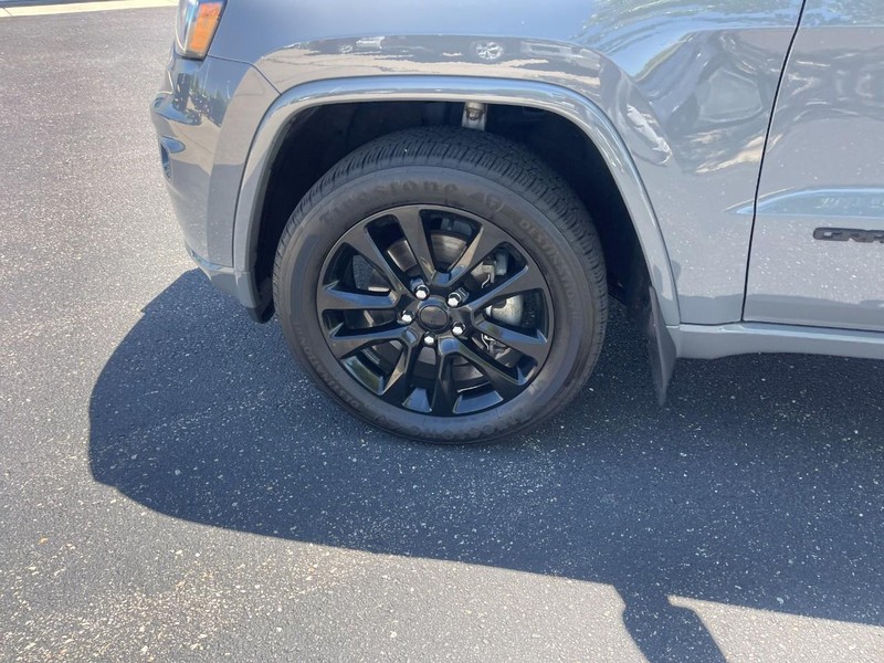 Jeep Grand Cherokee WK Vehicle Image 06