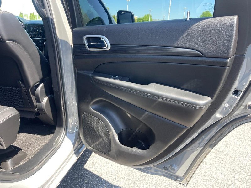 Jeep Grand Cherokee WK Vehicle Image 14