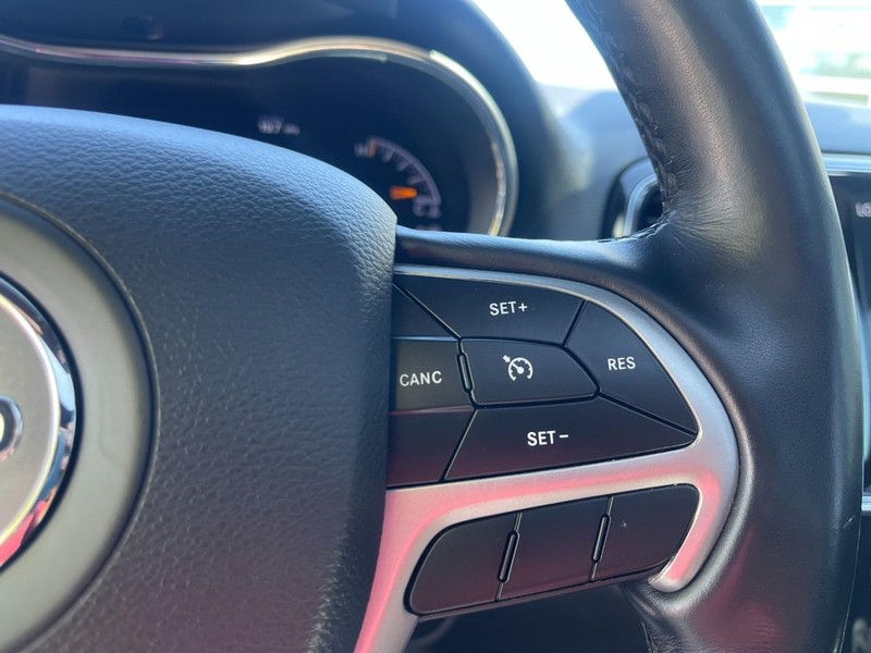 Jeep Grand Cherokee WK Vehicle Image 25