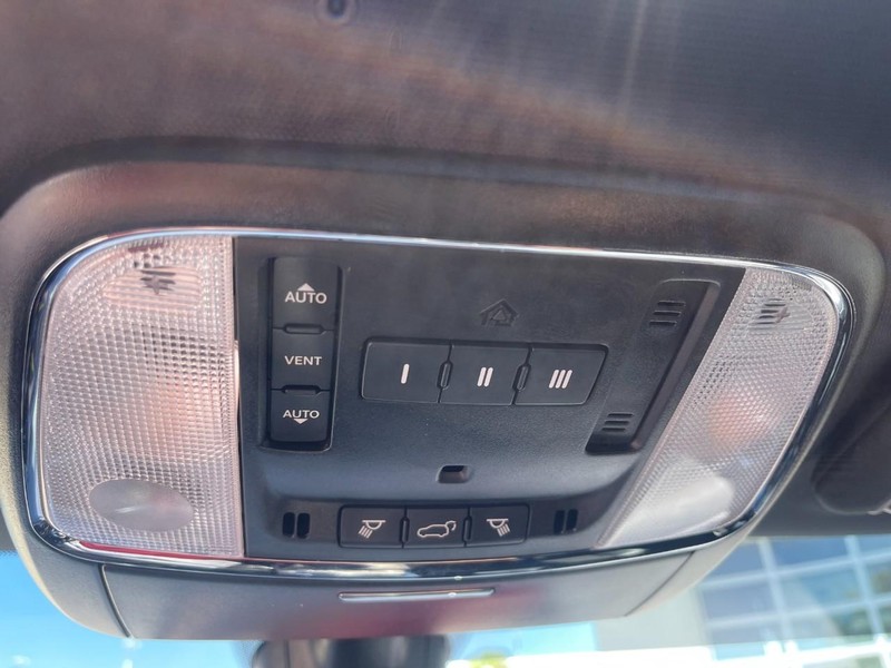 Jeep Grand Cherokee WK Vehicle Image 32