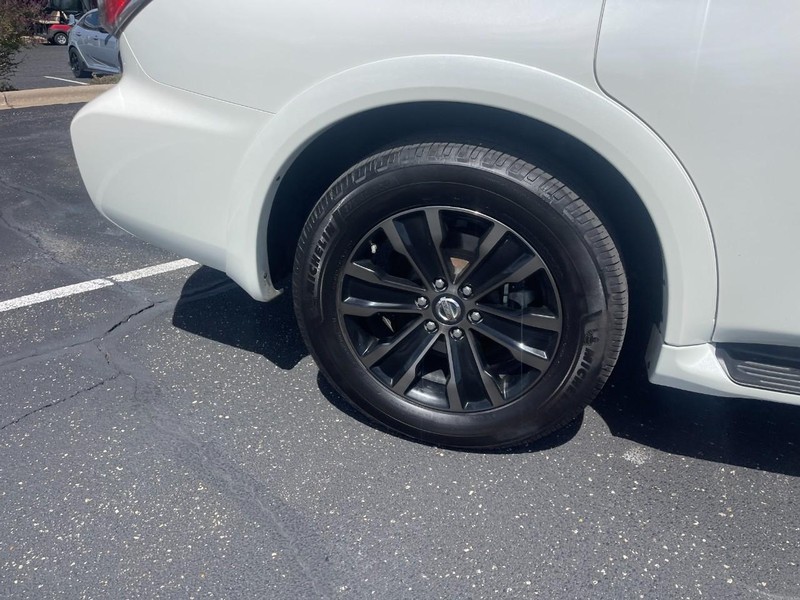 Nissan Armada Vehicle Image 09