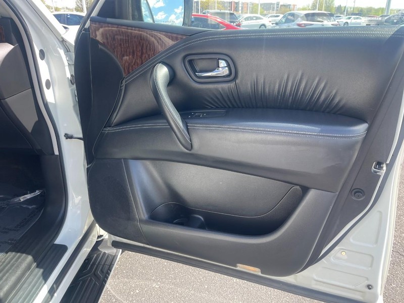 Nissan Armada Vehicle Image 13