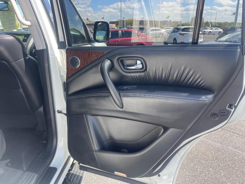 Nissan Armada Vehicle Image 17