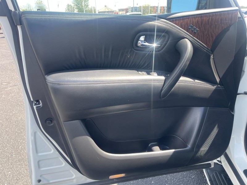 Nissan Armada Vehicle Image 23