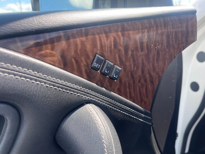 Nissan Armada Vehicle Image 24