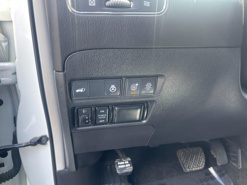 Nissan Armada Vehicle Image 25