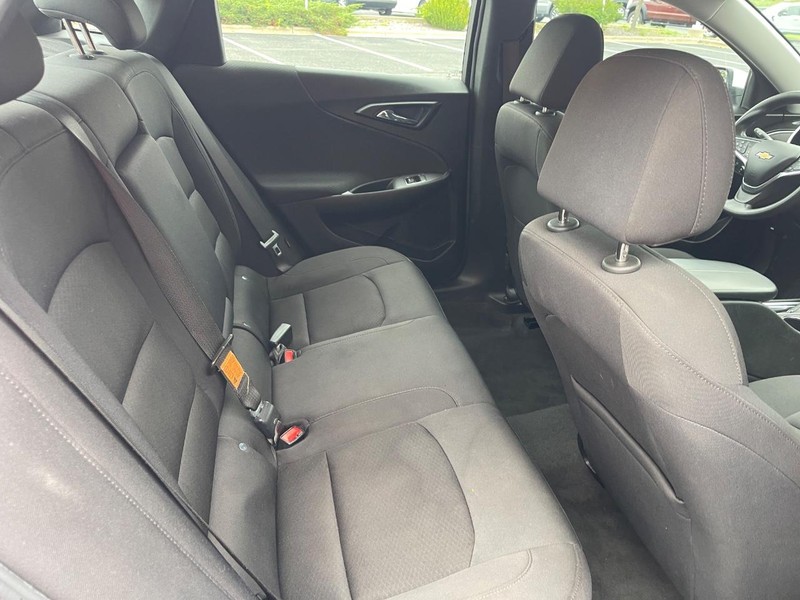 Chevrolet Malibu Vehicle Image 11