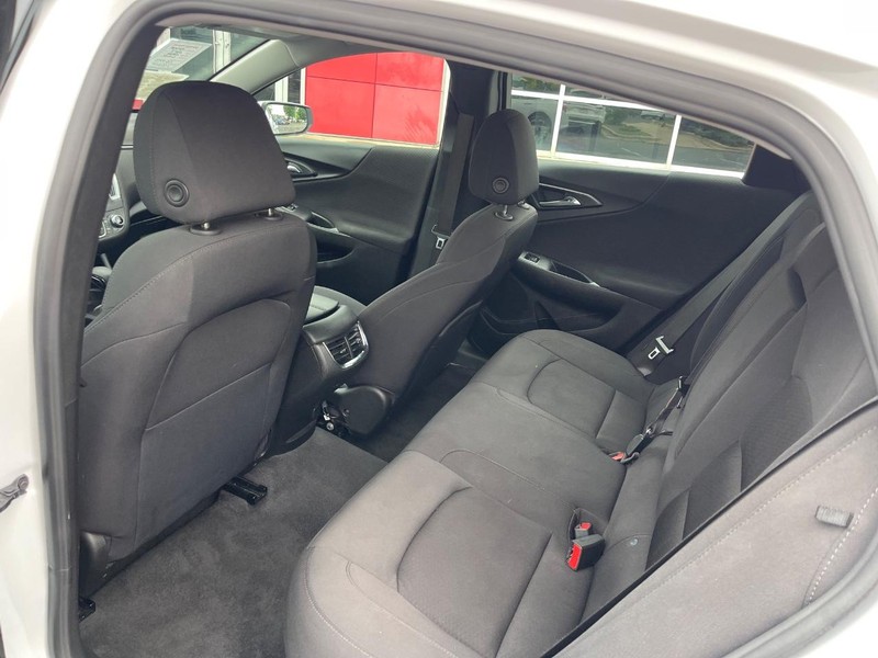 Chevrolet Malibu Vehicle Image 13