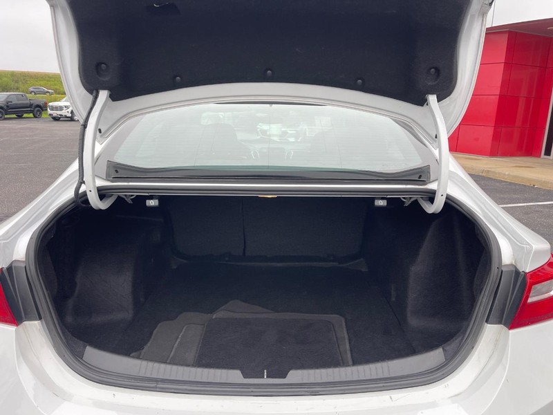 Chevrolet Malibu Vehicle Image 14