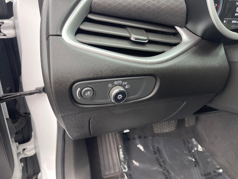 Chevrolet Malibu Vehicle Image 15