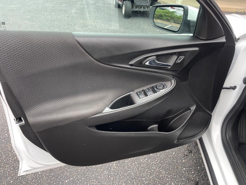Chevrolet Malibu Vehicle Image 16
