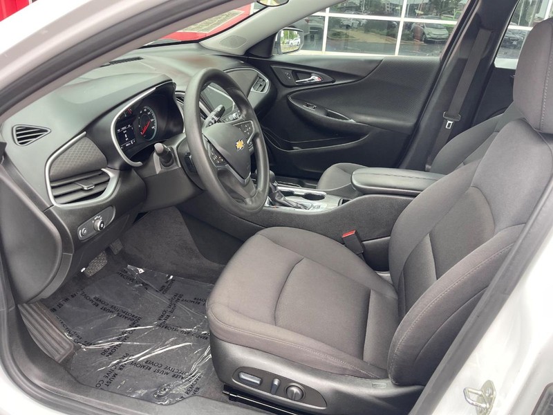 Chevrolet Malibu Vehicle Image 17