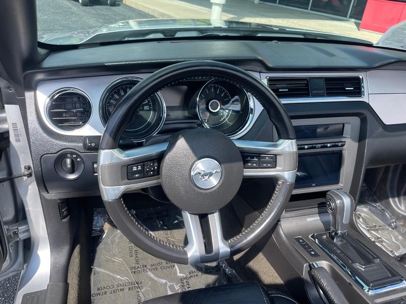 Ford Mustang Vehicle Image 14