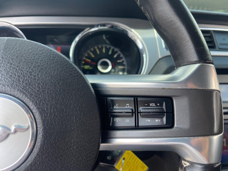 Ford Mustang Vehicle Image 17
