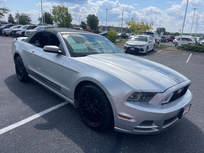 Ford Mustang Vehicle Image 24