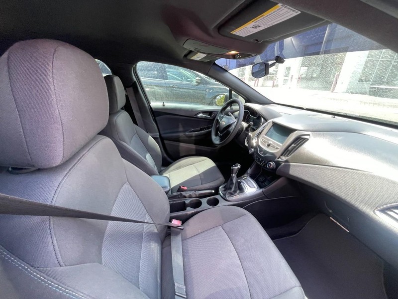 Chevrolet Cruze Vehicle Image 03