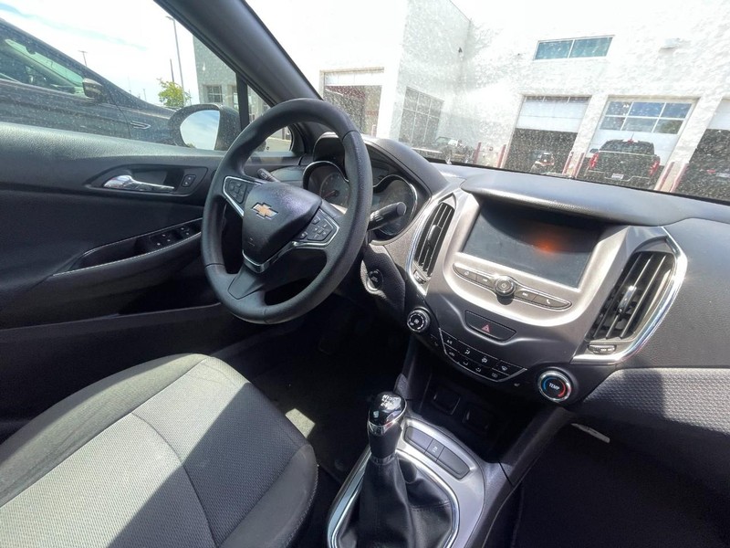 Chevrolet Cruze Vehicle Image 05