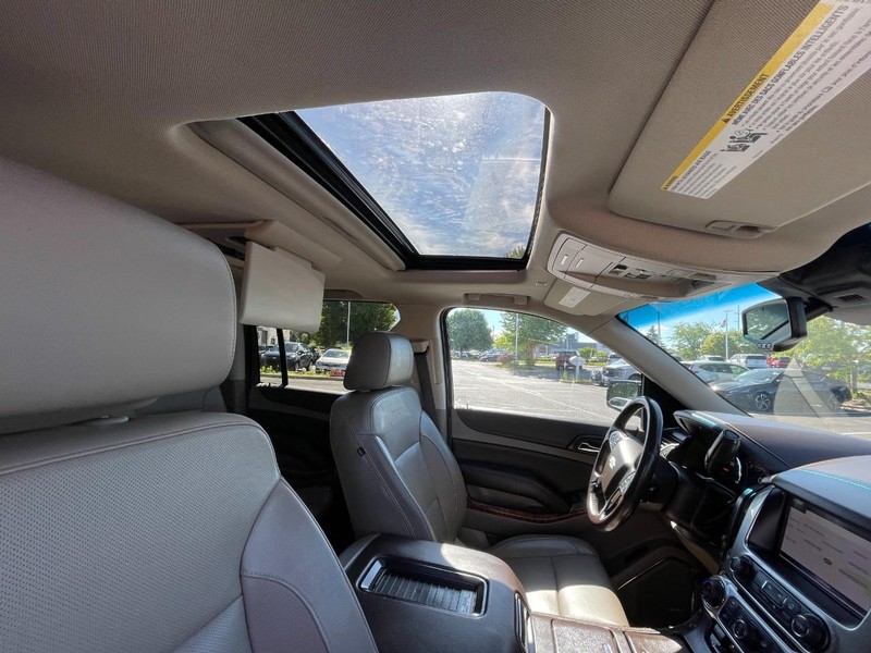 Chevrolet Suburban Vehicle Image 10