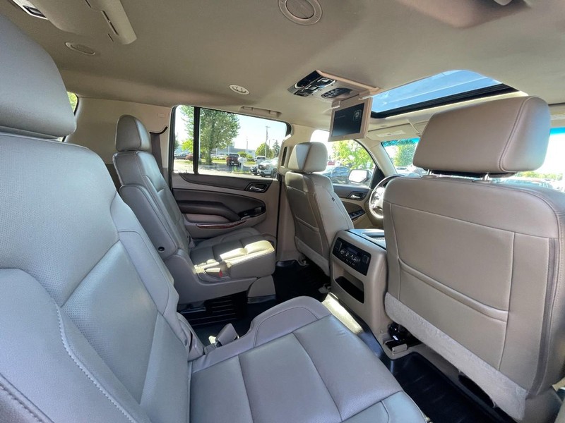 Chevrolet Suburban Vehicle Image 13