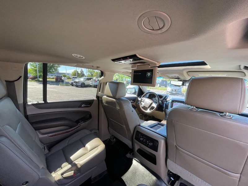 Chevrolet Suburban Vehicle Image 14