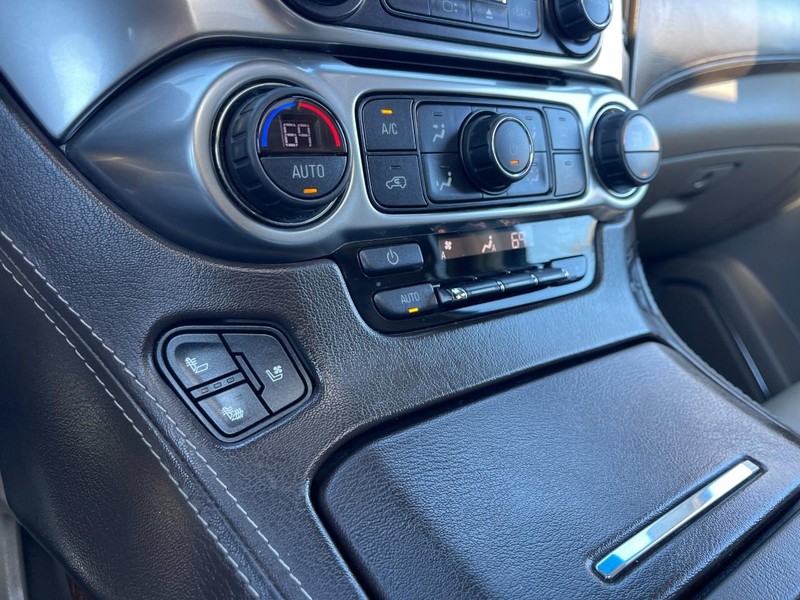 Chevrolet Suburban Vehicle Image 31