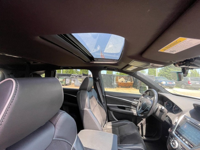 Acura MDX Vehicle Full-screen Gallery Image 03