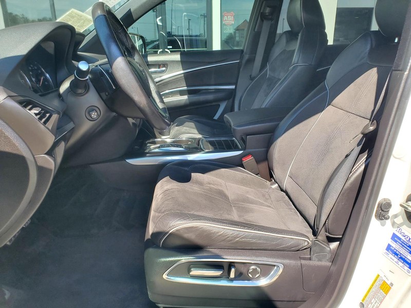 Acura MDX Vehicle Full-screen Gallery Image 12