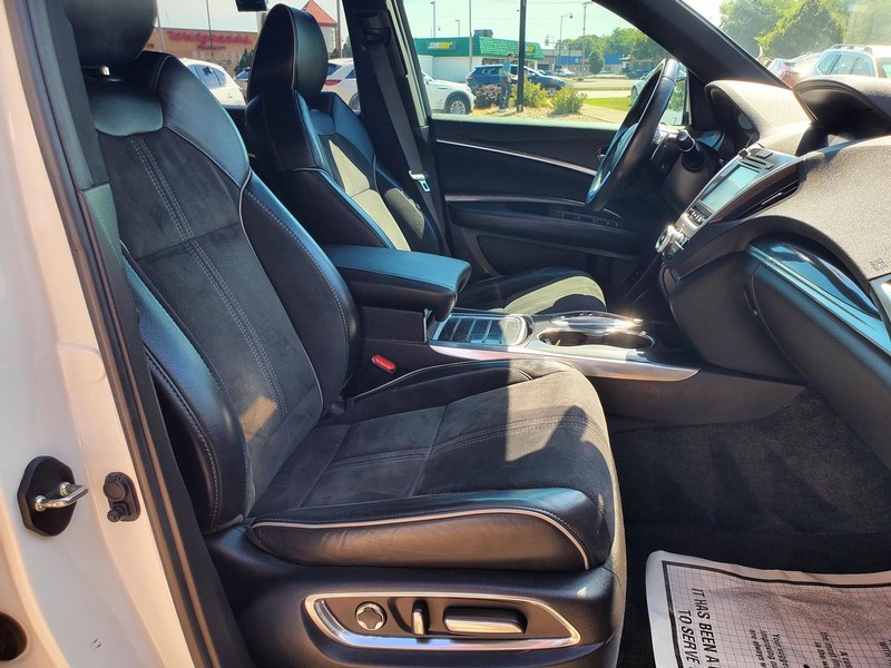 Acura MDX Vehicle Full-screen Gallery Image 13