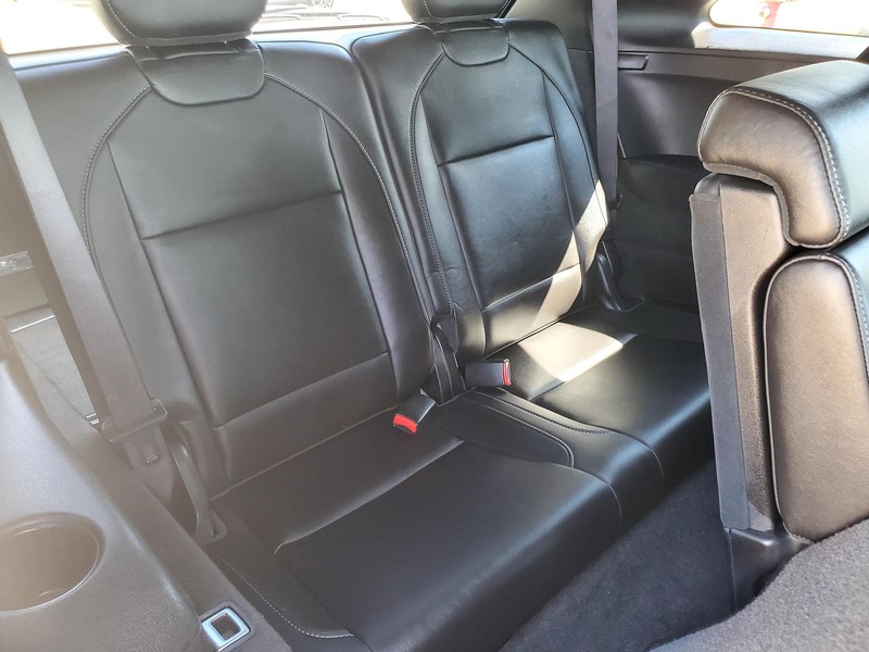 Acura MDX Vehicle Full-screen Gallery Image 15