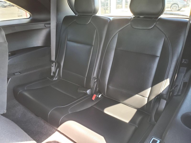 Acura MDX Vehicle Full-screen Gallery Image 17