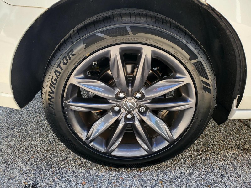 Acura MDX Vehicle Full-screen Gallery Image 18
