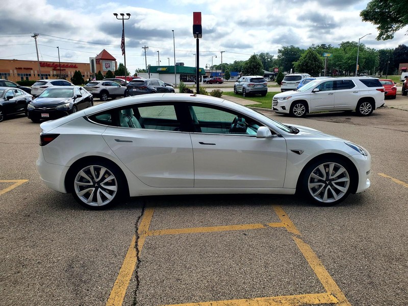 Tesla Model 3 Vehicle Image 04