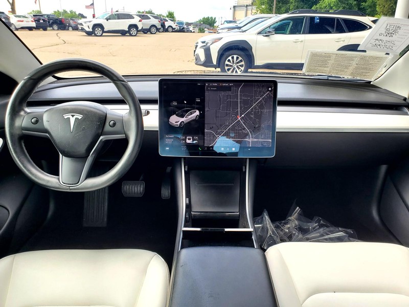 Tesla Model 3 Vehicle Image 08