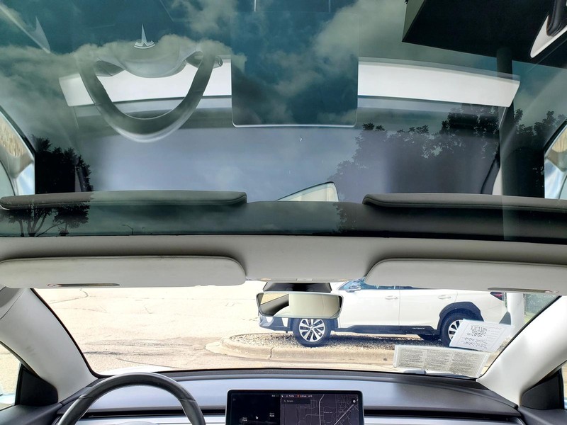 Tesla Model 3 Vehicle Image 09