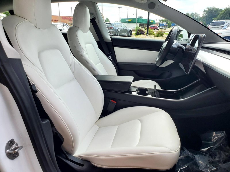 Tesla Model 3 Vehicle Image 15