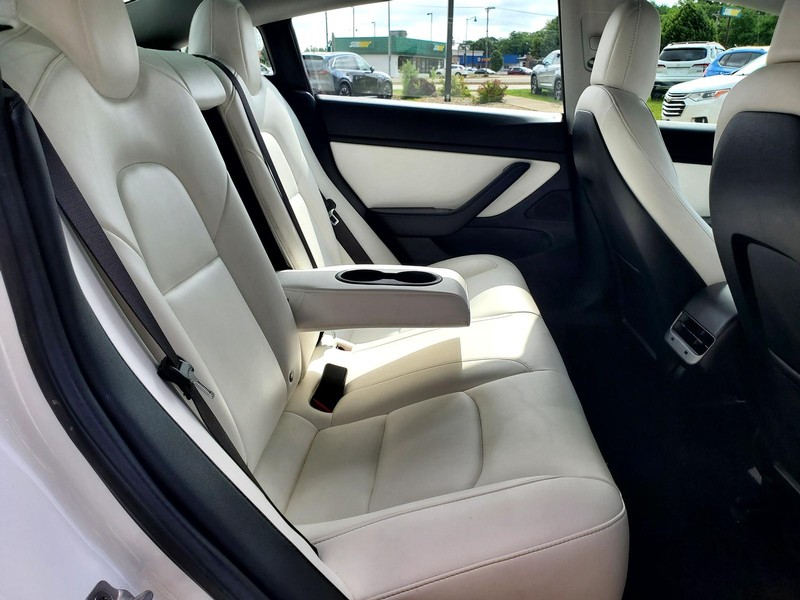 Tesla Model 3 Vehicle Image 17