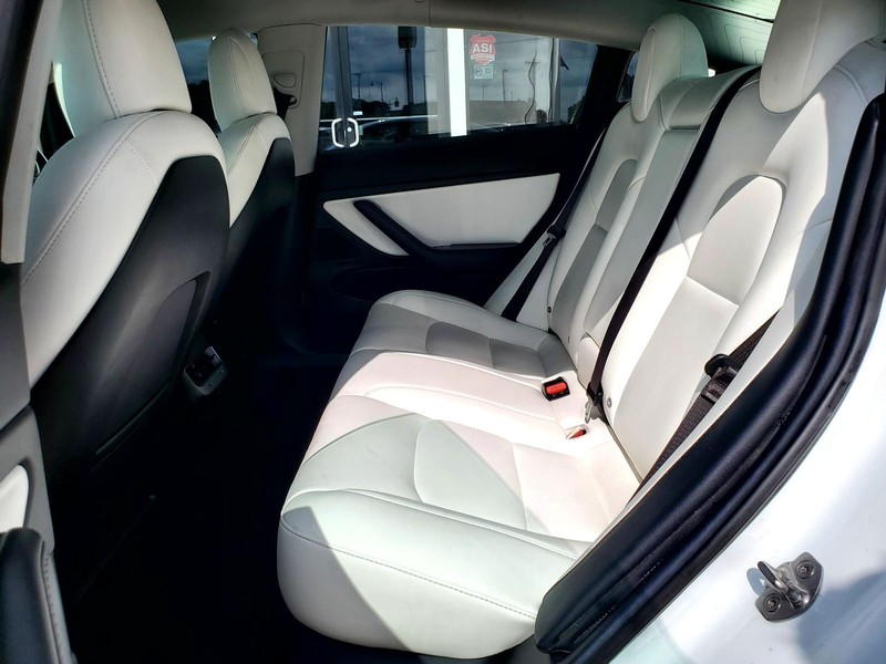 Tesla Model 3 Vehicle Image 18