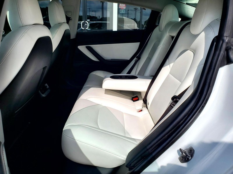 Tesla Model 3 Vehicle Image 19