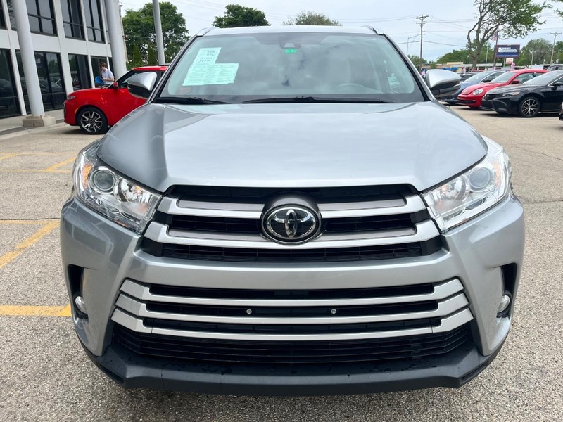 Toyota Highlander Vehicle Image 02