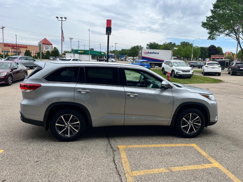 Toyota Highlander Vehicle Image 04