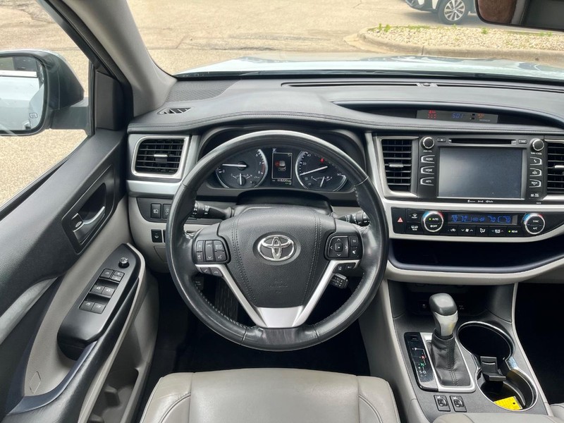 Toyota Highlander Vehicle Image 11