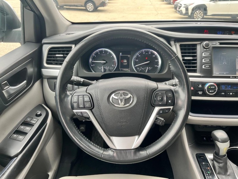 Toyota Highlander Vehicle Image 12