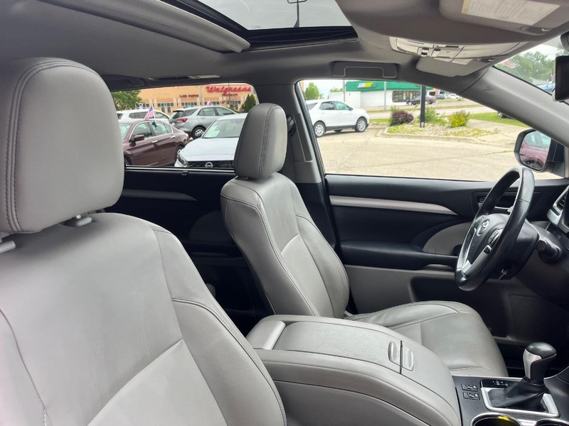 Toyota Highlander Vehicle Image 14