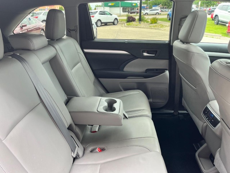 Toyota Highlander Vehicle Image 15