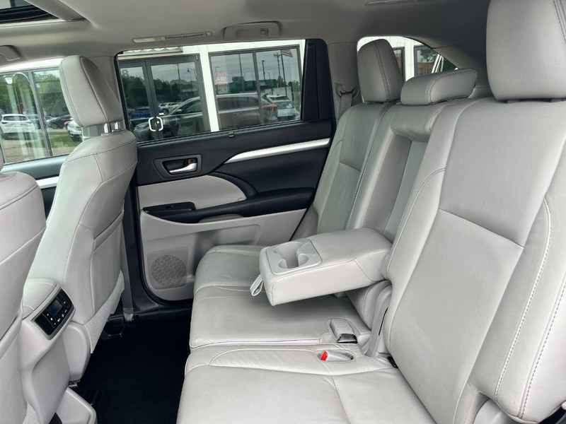 Toyota Highlander Vehicle Image 17