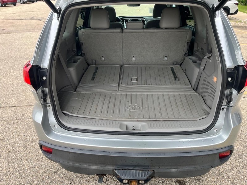 Toyota Highlander Vehicle Image 18